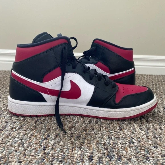 Air Jordan 1’s MID - Picture 4 of 4